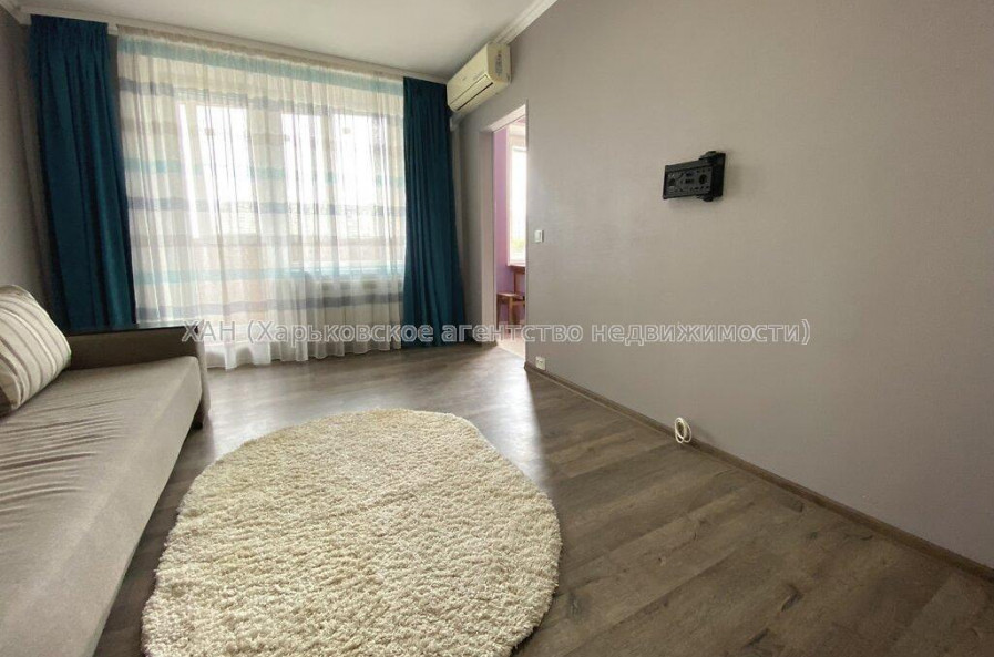 Продам квартиру, Непокоренных ул. , 1 кім., 33.20 м², капитальный ремонт 