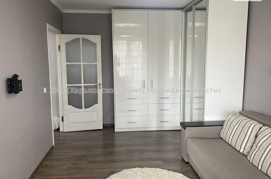 Продам квартиру, Непокоренных ул. , 1  ком., 33.20 м², капитальный ремонт 