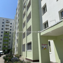 Продам квартиру, Мира ул. , 2 кім., 56 м², без внутренних работ