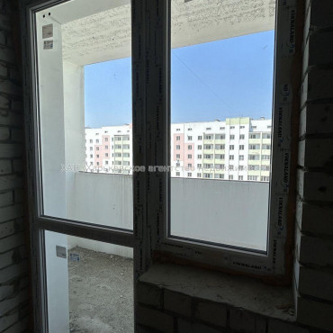 Продам квартиру, Мира ул. , 2 кім., 56 м², без внутренних работ 