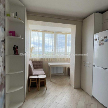 Продам квартиру, Любови Малой  просп. , 1  ком., 50 м², евроремонт 