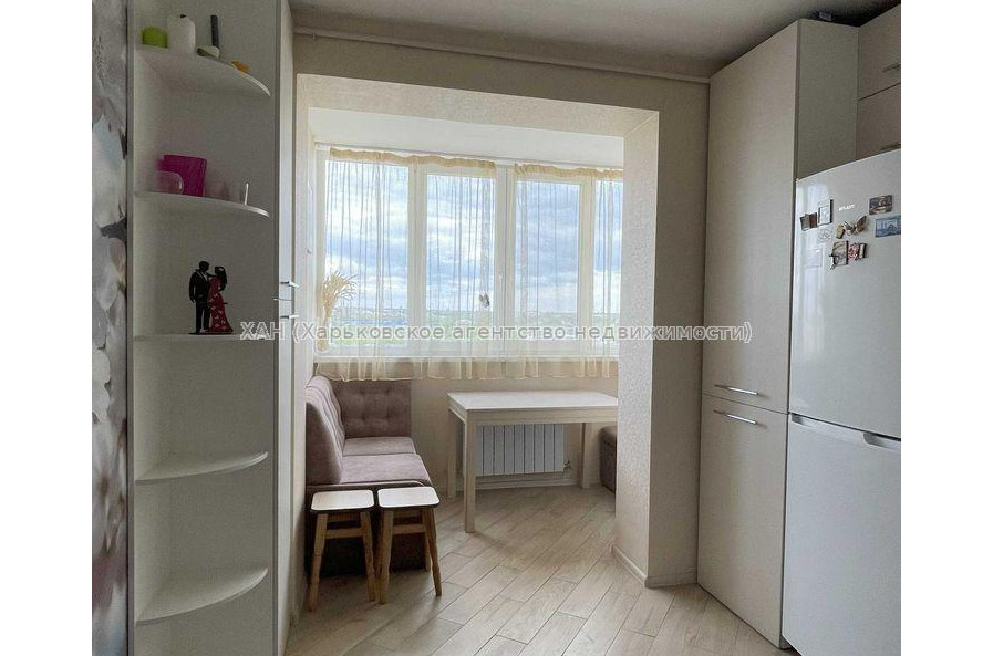 Продам квартиру, Любови Малой  просп. , 1 кім., 50 м², евроремонт 