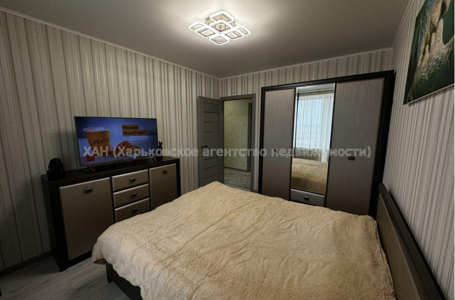 Продам квартиру, Гвардейцев Широнинцев ул. , 3 кім., 69 м², евроремонт 