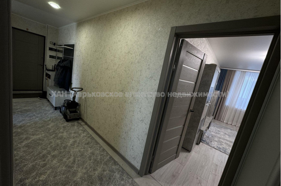 Продам квартиру, Гвардейцев Широнинцев ул. , 3 кім., 69 м², евроремонт 