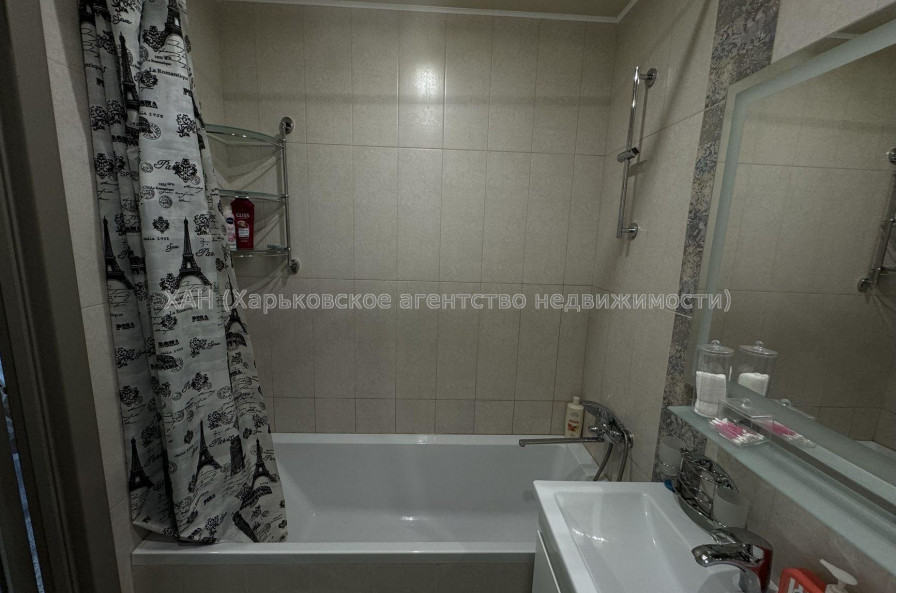 Продам квартиру, Гвардейцев Широнинцев ул. , 3 кім., 69 м², евроремонт 