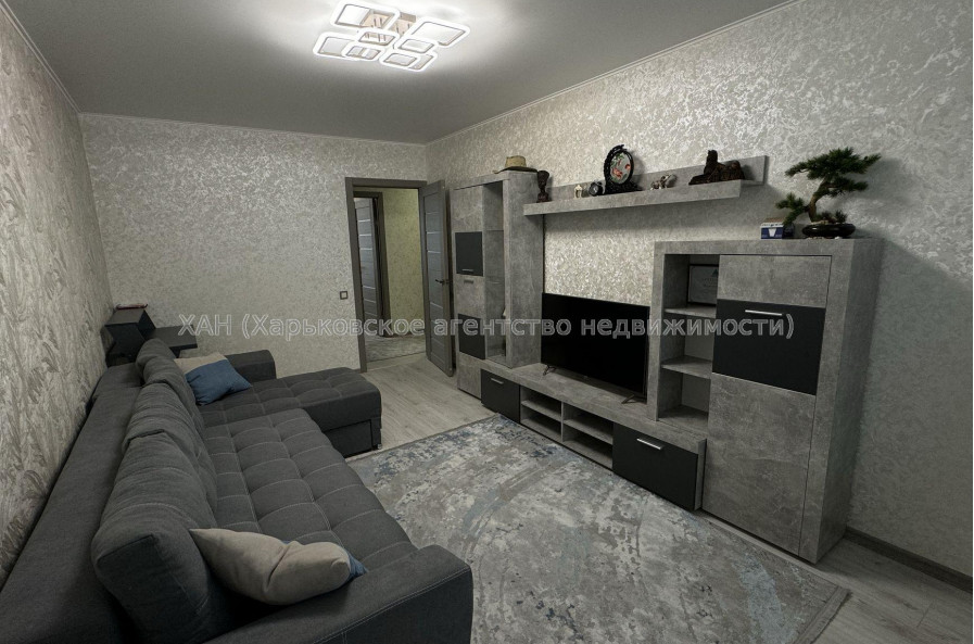 Продам квартиру, Гвардейцев Широнинцев ул. , 3 кім., 69 м², евроремонт 