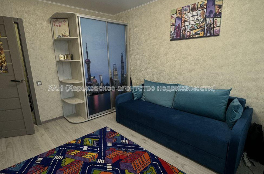 Продам квартиру, Гвардейцев Широнинцев ул. , 3 кім., 69 м², евроремонт 