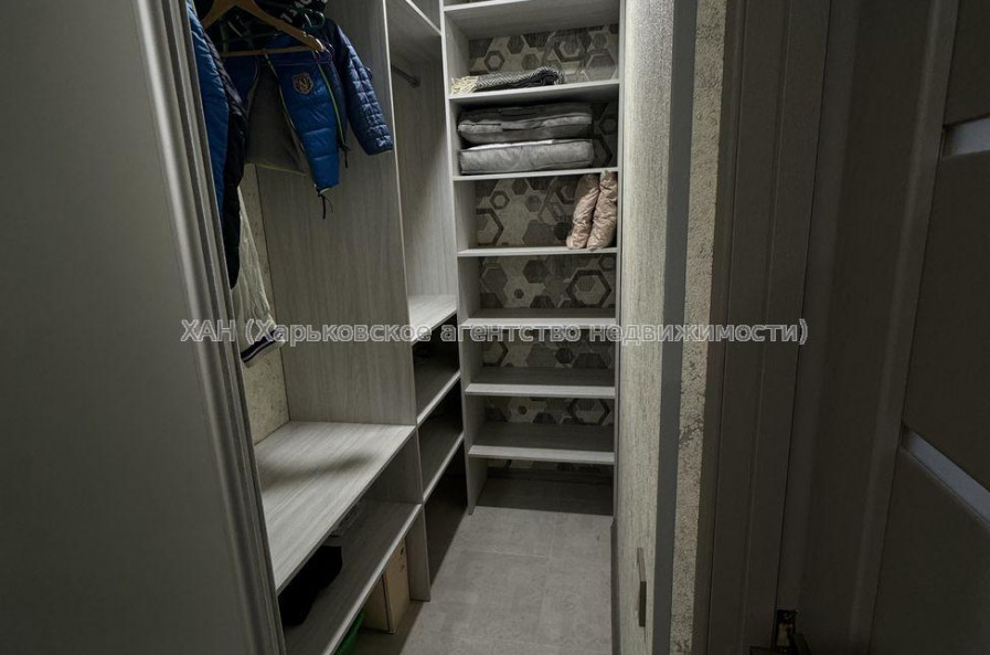 Продам квартиру, Гвардейцев Широнинцев ул. , 3 кім., 69 м², евроремонт 