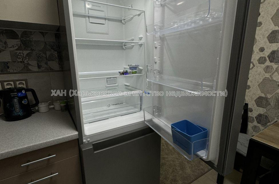 Продам квартиру, Гвардейцев Широнинцев ул. , 3 кім., 69 м², евроремонт 