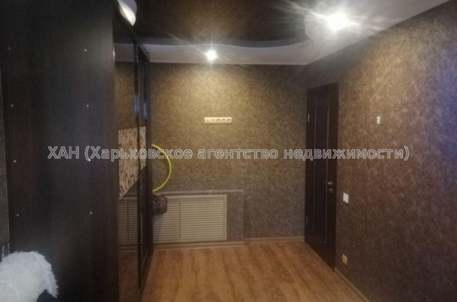 Продам квартиру, Амосова ул. , 3 кім., 65 м², капитальный ремонт 