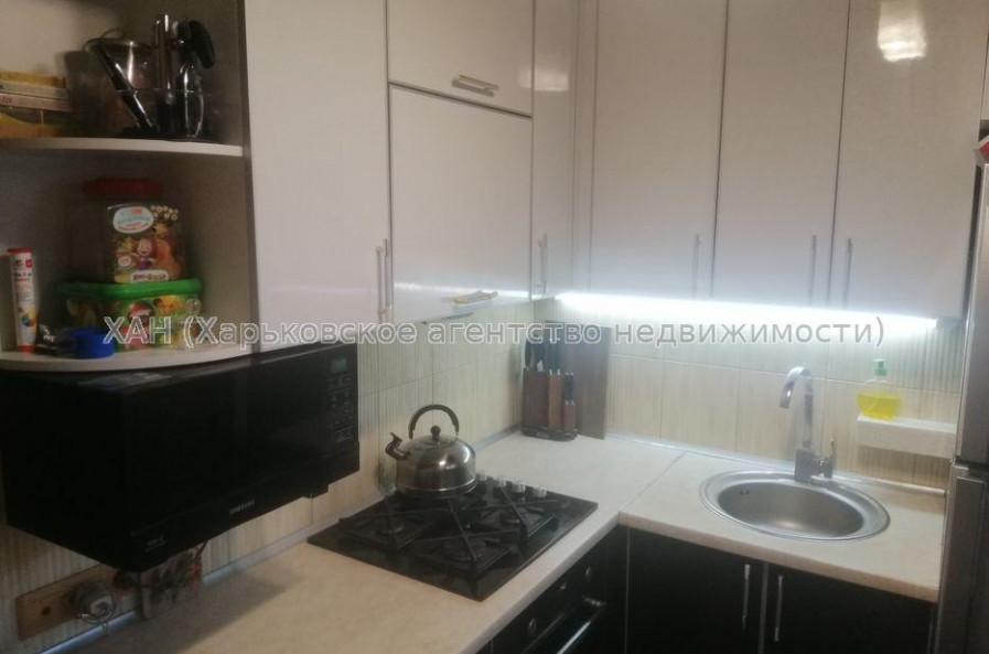 Продам квартиру, Амосова ул. , 3 кім., 65 м², капитальный ремонт 