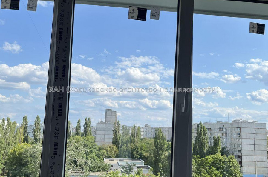 Продам квартиру, Победы просп. , 3  ком., 68.30 м², частичный ремонт 
