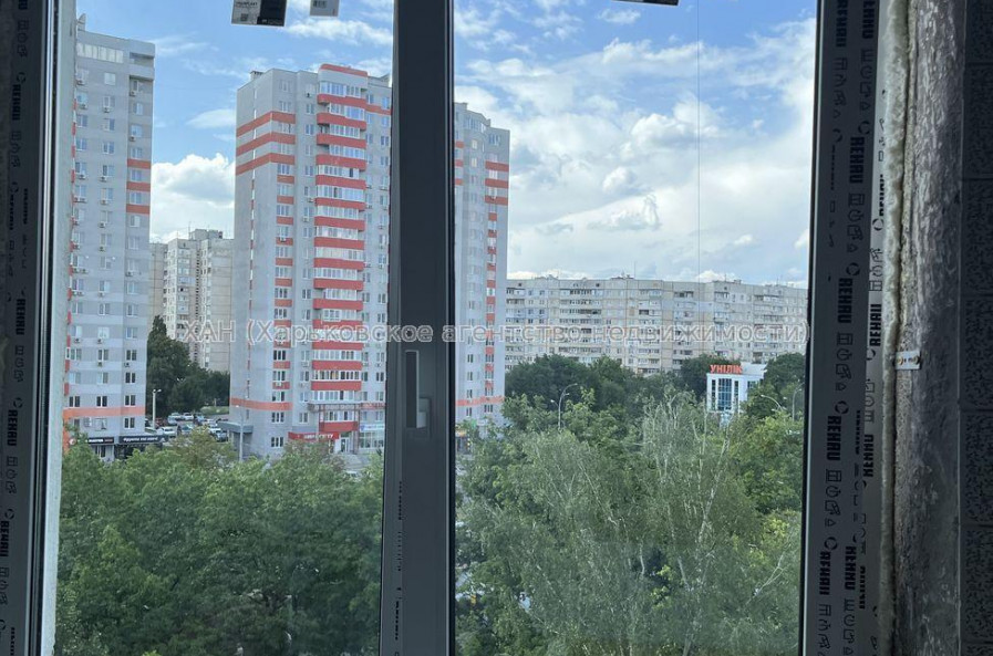 Продам квартиру, Победы просп. , 3  ком., 68.30 м², частичный ремонт 