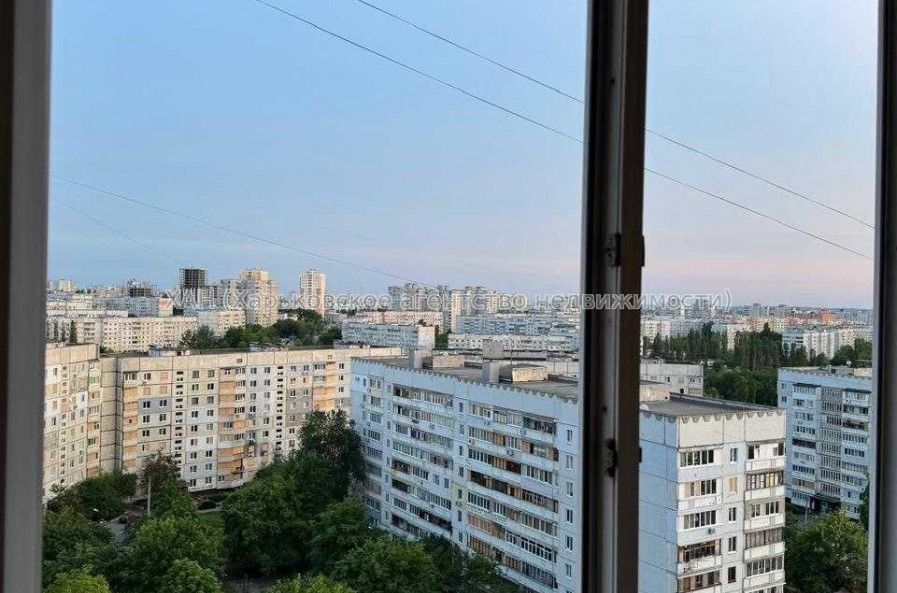 Продам квартиру, Натальи Ужвий ул. , 1  ком., 39.30 м², капитальный ремонт 