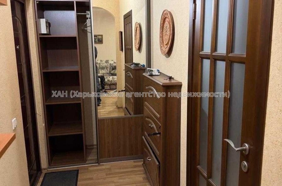 Продам квартиру, Натальи Ужвий ул. , 1  ком., 39.30 м², капитальный ремонт 