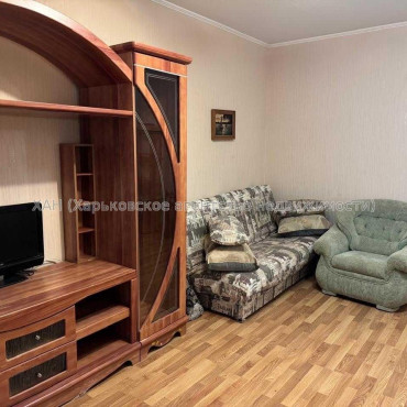 Продам квартиру, Натальи Ужвий ул. , 1  ком., 39.30 м², капитальный ремонт 