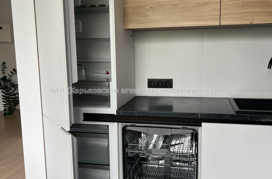 Продам квартиру, Александровский просп. , 3  ком., 67.90 м², авторский дизайн 