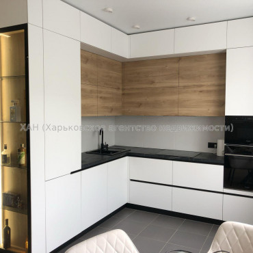 Продам квартиру, Александровский просп. , 3  ком., 67.90 м², авторский дизайн 