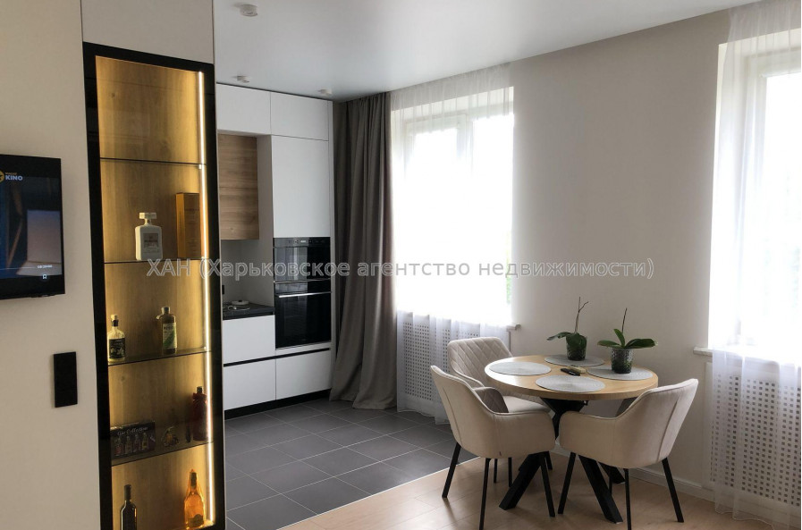 Продам квартиру, Александровский просп. , 3  ком., 67.90 м², авторский дизайн 