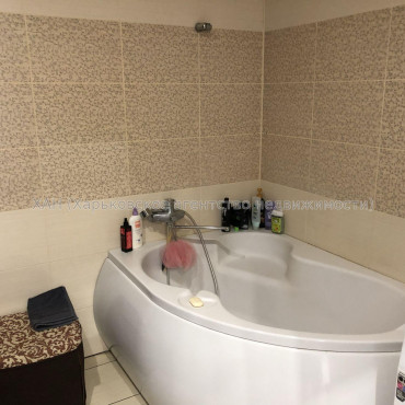 Продам квартиру, Александровский просп. , 3  ком., 67.90 м², авторский дизайн 