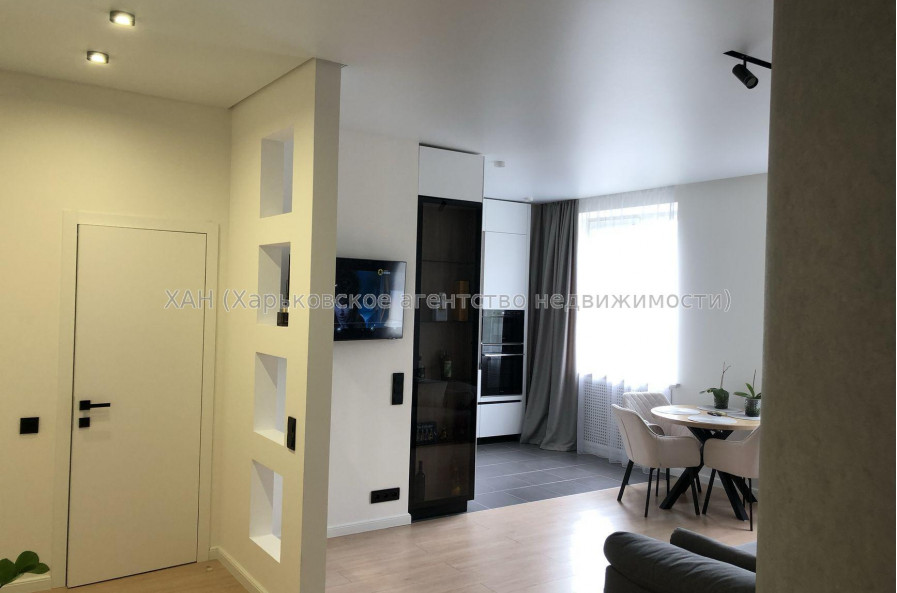 Продам квартиру, Александровский просп. , 3  ком., 67.90 м², авторский дизайн 
