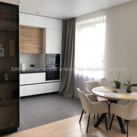 Продам квартиру, Александровский просп. , 3 кім., 67.90 м², авторский дизайн