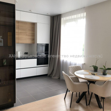 Продам квартиру, Александровский просп. , 3  ком., 67.90 м², авторский дизайн 