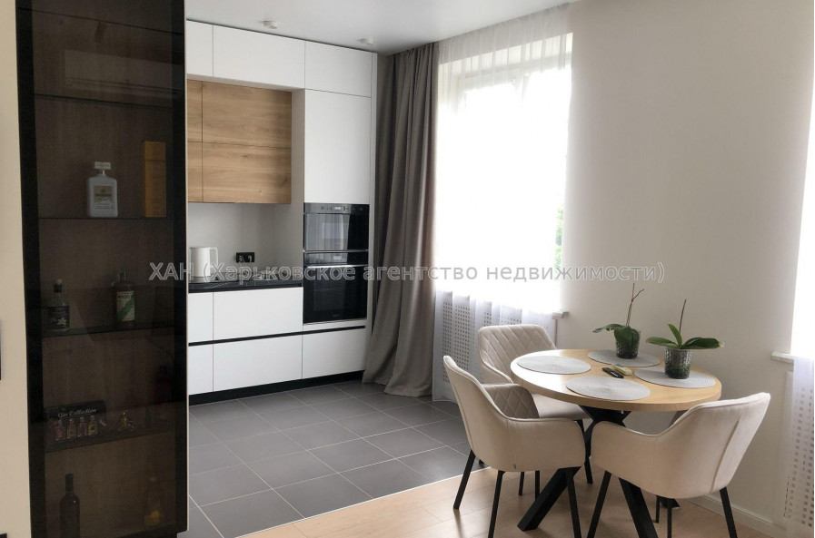 Продам квартиру, Александровский просп. , 3  ком., 67.90 м², авторский дизайн 
