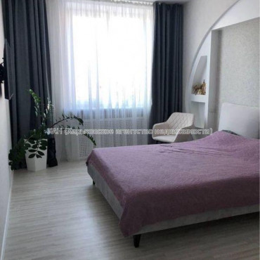 Продам квартиру, Александровский просп. , 3  ком., 67.90 м², авторский дизайн 