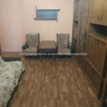 Продам квартиру, Гвардейцев Широнинцев ул. , 1 кім., 32.50 м², советский ремонт 