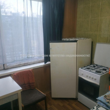 Продам квартиру, Гвардейцев Широнинцев ул. , 1 кім., 32.50 м², советский ремонт 