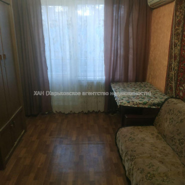 Продам квартиру, Гвардейцев Широнинцев ул. , 1 кім., 32.50 м², советский ремонт 