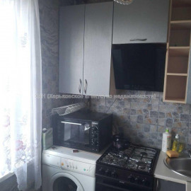 Продам квартиру, Тракторостроителей просп. , 3 кім., 65 м², косметический ремонт