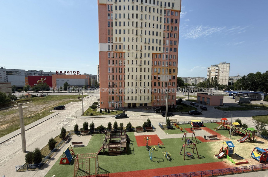 Продам квартиру, Гвардейцев Широнинцев ул. , 2  ком., 63 м², без внутренних работ 
