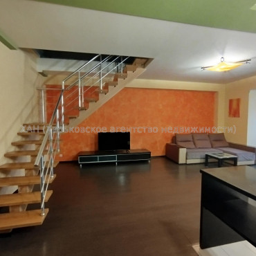 Сдам квартиру, Непокоренных ул. , 38Б , 4  ком., 166.70 м², капитальный ремонт 