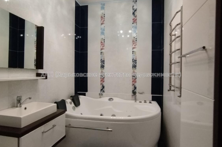 Здам квартиру, Непокоренных ул. , 38Б , 4 кім., 166.70 м², капитальный ремонт 