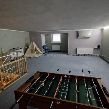 Сдам квартиру, Непокоренных ул. , 38Б , 4  ком., 166.70 м², капитальный ремонт 