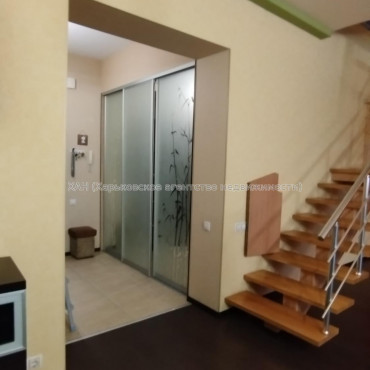 Сдам квартиру, Непокоренных ул. , 38Б , 4  ком., 166.70 м², капитальный ремонт 