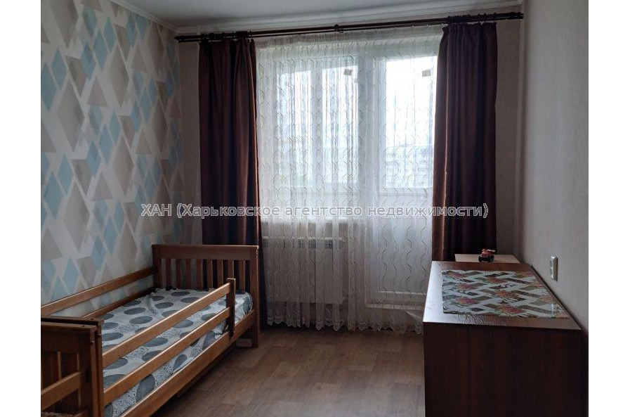 Продам квартиру, Амосова ул. , 3 кім., 64 м², косметический ремонт 