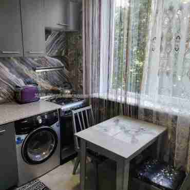 Продам квартиру, Бучмы ул. , 2  ком., 48 м², косметический ремонт 