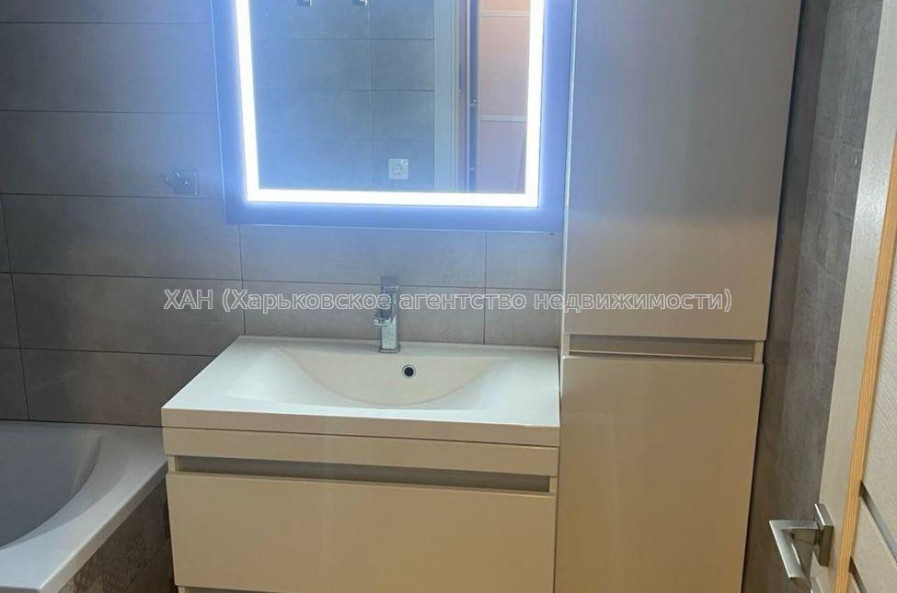 Продам квартиру, Шишковская ул. , 3 кім., 67 м², евроремонт 
