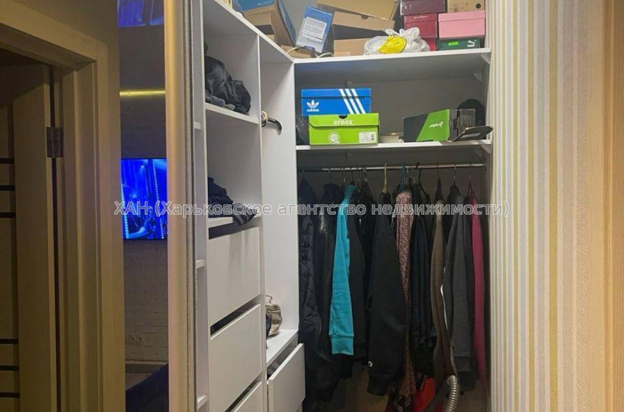 Продам квартиру, Шишковская ул. , 3 кім., 67 м², евроремонт 