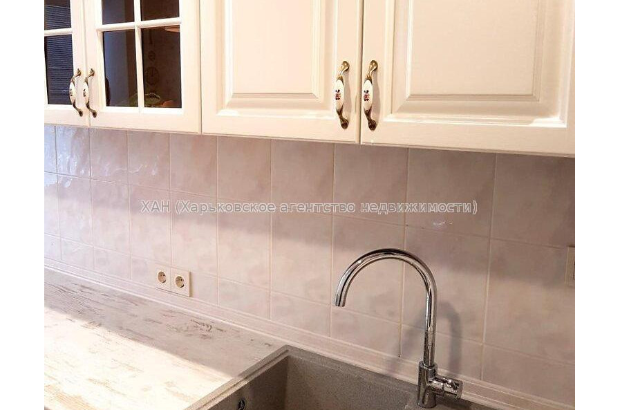 Продам квартиру, Курчатова просп. , 3 кім., 66 м², косметический ремонт 