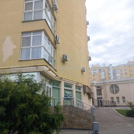 Здам нежитлову нерухомість, офисное помещение , 4 кім., 127 м², капитальный ремонт