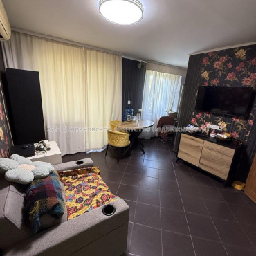 Продам квартиру, Деревянко ул. , 3  ком., 57 м², частичный ремонт 