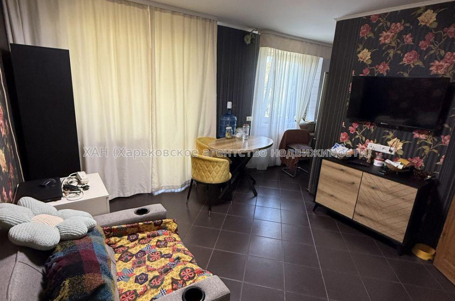 Продам квартиру, Деревянко ул. , 3  ком., 57 м², частичный ремонт 