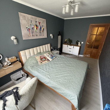 Продам квартиру, Деревянко ул. , 3  ком., 57 м², частичный ремонт 