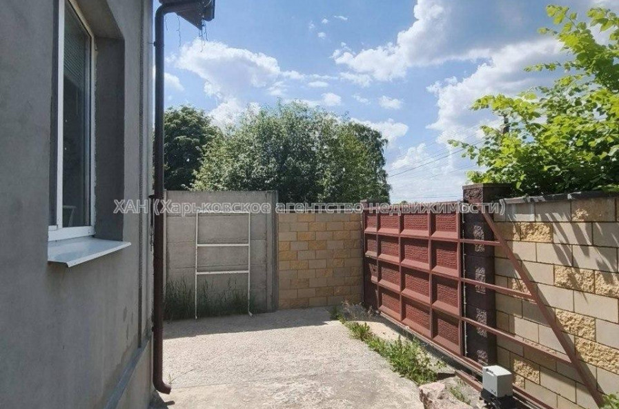 Продам дом, Клубничная ул. , 280 м², 10 сот., частичный ремонт 