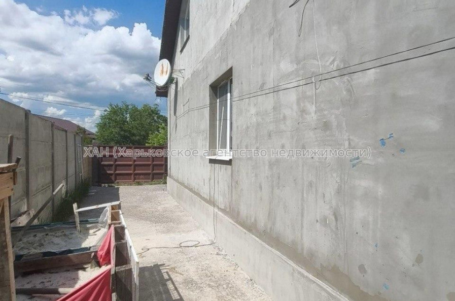 Продам дом, Клубничная ул. , 280 м², 10 сот., частичный ремонт 