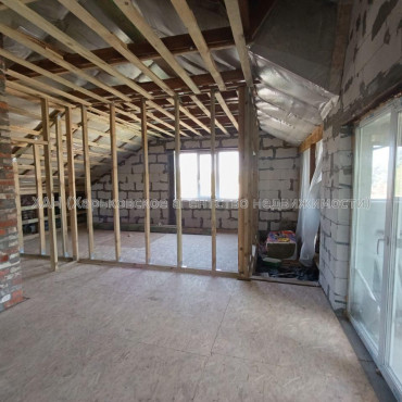 Продам будинок, Клубничная ул. , 280 м², 10 соток, частичный ремонт 